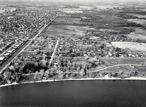 aerial photo of Pickering Beach—1984